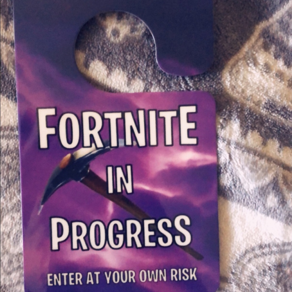 Fortnite door sign